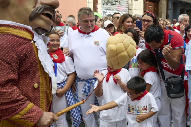 Fotos de la salida de la Comparsa de Gigantes y Cabezudos este 7 de julio