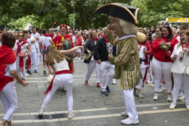 Fotos de la salida de la Comparsa de Gigantes y Cabezudos este 7 de julio