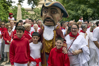 Fotos de la salida de la Comparsa de Gigantes y Cabezudos este 7 de julio