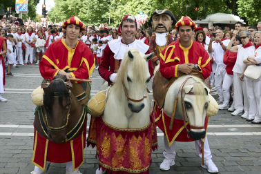 Fotos de la salida de la Comparsa de Gigantes y Cabezudos este 7 de julio