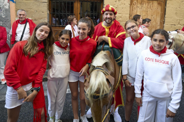 Fotos de la salida de la Comparsa de Gigantes y Cabezudos este 10 de julio de San Fermín 2025