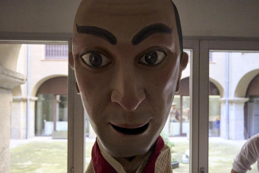 Fotos de la salida de la Comparsa de Gigantes y Cabezudos este 10 de julio de San Fermín 2025