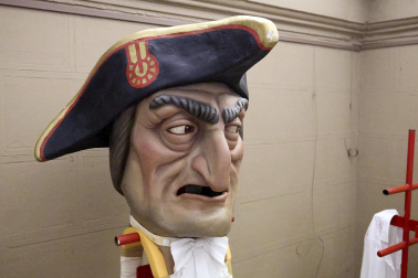Fotos de la salida de la Comparsa de Gigantes y Cabezudos este 10 de julio de San Fermín 2025