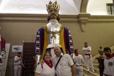 Fotos de la salida de la Comparsa de Gigantes y Cabezudos este 10 de julio de San Fermín 2025