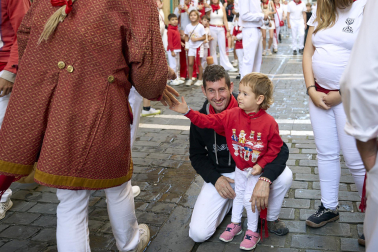 Fotos de la salida de la Comparsa de Gigantes y Cabezudos este 10 de julio de San Fermín 2025