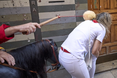 Fotos de la salida de la Comparsa de Gigantes y Cabezudos este 10 de julio de San Fermín 2025