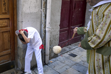Fotos de la salida de la Comparsa de Gigantes y Cabezudos este 10 de julio de San Fermín 2025