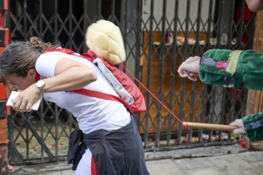 Fotos de la salida de la Comparsa de Gigantes y Cabezudos este 10 de julio de San Fermín 2025