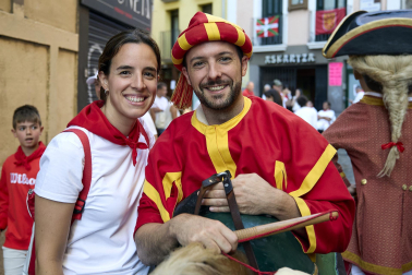 Fotos de la salida de la Comparsa de Gigantes y Cabezudos este 10 de julio de San Fermín 2025