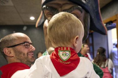 Fotos de la salida de la Comparsa de Gigantes y Cabezudos este 10 de julio de San Fermín 2025