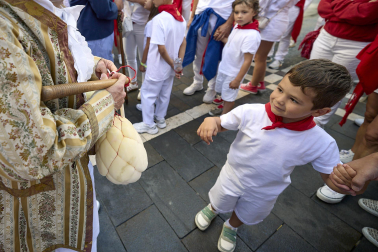 Fotos de la salida de la Comparsa de Gigantes y Cabezudos este 10 de julio de San Fermín 2025