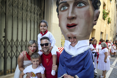 Fotos de la salida de la Comparsa de Gigantes y Cabezudos este 10 de julio de San Fermín 2025