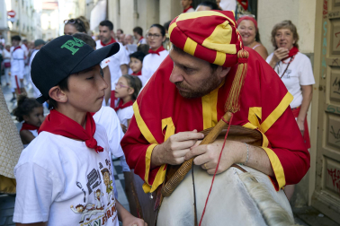 Fotos de la salida de la Comparsa de Gigantes y Cabezudos este 10 de julio de San Fermín 2025
