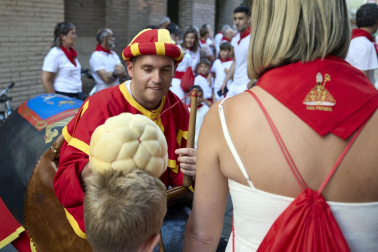 Fotos de la salida de la Comparsa de Gigantes y Cabezudos este 10 de julio de San Fermín 2025
