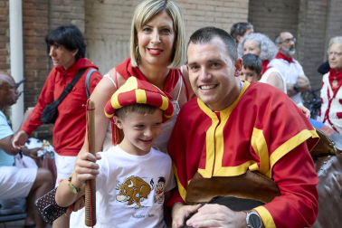 Fotos de la salida de la Comparsa de Gigantes y Cabezudos este 10 de julio de San Fermín 2025