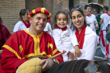 Fotos de la salida de la Comparsa de Gigantes y Cabezudos este 10 de julio de San Fermín 2025