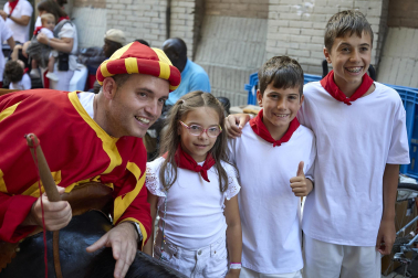 Fotos de la salida de la Comparsa de Gigantes y Cabezudos este 10 de julio de San Fermín 2025