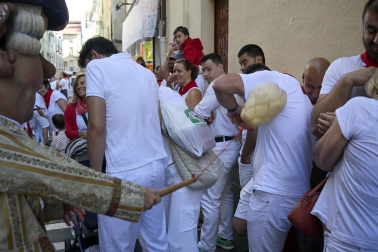 Fotos de la salida de la Comparsa de Gigantes y Cabezudos este 10 de julio de San Fermín 2025
