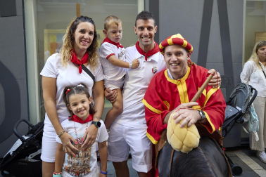 Fotos de la salida de la Comparsa de Gigantes y Cabezudos este 10 de julio de San Fermín 2025