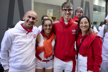 Fotos de la salida de la Comparsa de Gigantes y Cabezudos este 10 de julio de San Fermín 2025