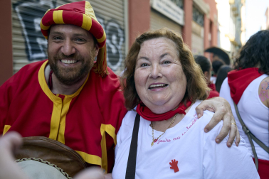 Fotos de la salida de la Comparsa de Gigantes y Cabezudos este 10 de julio de San Fermín 2025
