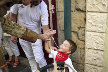 Fotos de la salida de la Comparsa de Gigantes y Cabezudos este 10 de julio de San Fermín 2025
