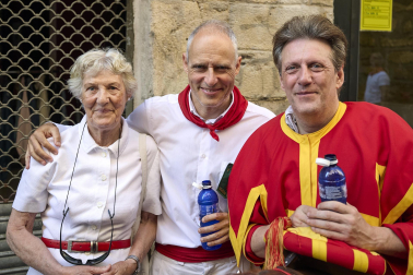 Fotos de la salida de la Comparsa de Gigantes y Cabezudos este 10 de julio de San Fermín 2025