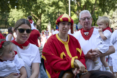 Fotos de la salida de la Comparsa de Gigantes y Cabezudos este 10 de julio de San Fermín 2025
