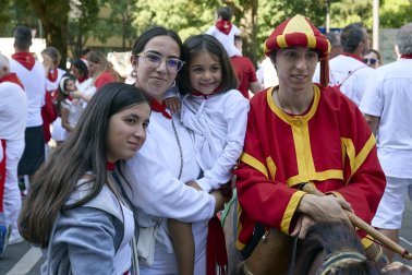 Fotos de la salida de la Comparsa de Gigantes y Cabezudos este 10 de julio de San Fermín 2025
