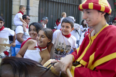 Fotos de la salida de la Comparsa de Gigantes y Cabezudos este 10 de julio de San Fermín 2025