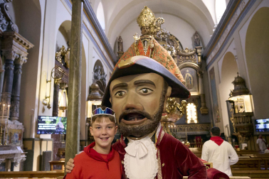 Fotos de la salida de la Comparsa de Gigantes y Cabezudos este 10 de julio de San Fermín 2025