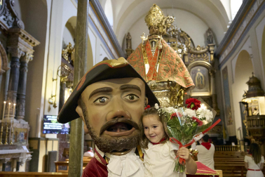 Fotos de la salida de la Comparsa de Gigantes y Cabezudos este 10 de julio de San Fermín 2025