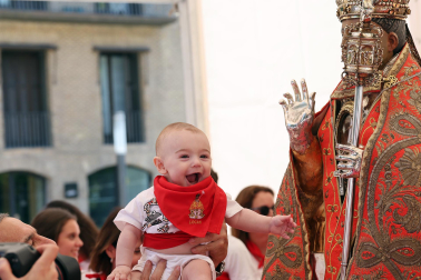 Fotos de la ofrenda infantil a San Fermín en el Rincón de la Aduana este jueves 10 de julio de 2025.