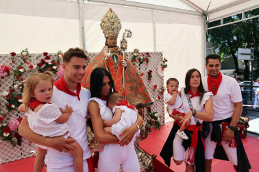 Fotos de la ofrenda infantil a San Fermín en el Rincón de la Aduana este jueves 10 de julio de 2025.