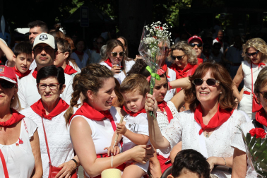 Fotos de la ofrenda infantil a San Fermín en el Rincón de la Aduana este jueves 10 de julio de 2025.