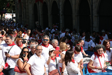 Fotos de la ofrenda infantil a San Fermín en el Rincón de la Aduana este jueves 10 de julio de 2025.