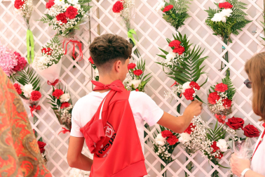 Fotos de la ofrenda infantil a San Fermín en el Rincón de la Aduana este jueves 10 de julio de 2025.