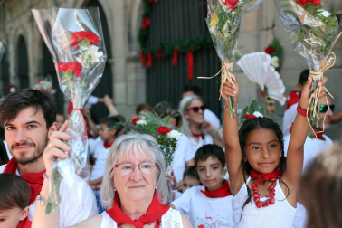 Fotos de la ofrenda infantil a San Fermín en el Rincón de la Aduana este jueves 10 de julio de 2025.