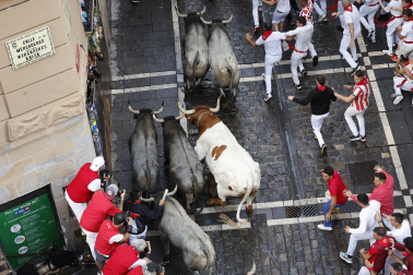 Fotos del sexto encierro de San Fermín 2025 en Pamplona. |