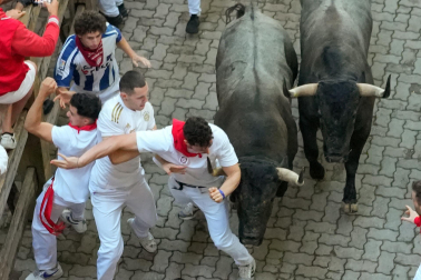Fotos del sexto encierro de San Fermín 2025 en Pamplona. |