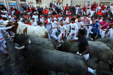 Fotos del sexto encierro de San Fermín con toros de Escolar en Telefónica. |