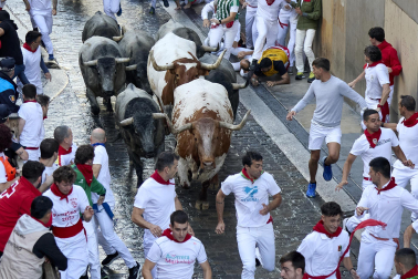 Fotos del sexto encierro de San Fermín con toros de Escolar. |