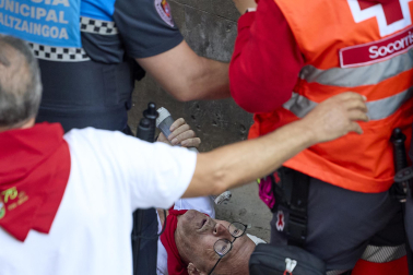 Fotos del sexto encierro de San Fermín con toros de Escolar. |