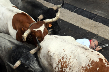 Fotos del sexto encierro de San Fermín con toros de Escolar. |