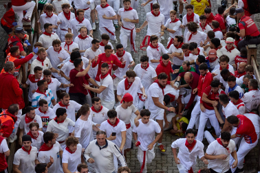 Fotos del sexto encierro de San Fermín con toros de Escolar. |