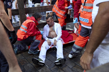 Fotos del sexto encierro de San Fermín con toros de Escolar. |
