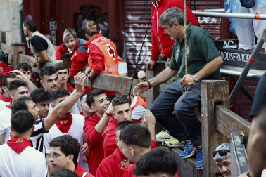 Fotos del sexto encierro de San Fermín con toros de Escolar. |