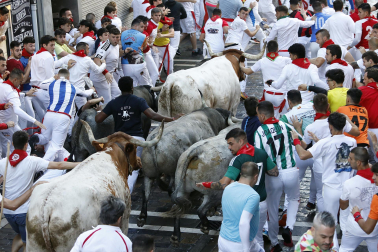 Fotos del sexto encierro de San Fermín con toros de Escolar. |