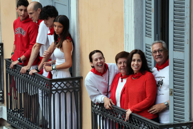 Fotos del sexto encierro de San Fermín con toros de Escolar. |