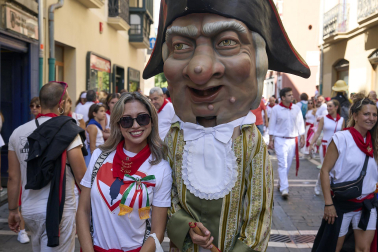 Fotos de la salida de la Comparsa de Gigantes y Cabezudos este 13 de julio de San Fermín 2025 /